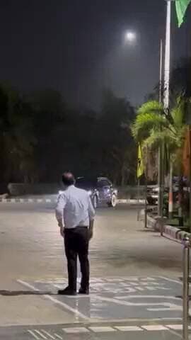 જોડિયા: બોલીવુડ સુપરસ્ટાર જામનગરના એરપોર્ટ ખાતેથી મુંબઈ જવા રવાના થયા