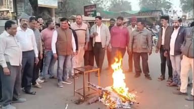 राजपुर: राजपुर में कांग्रेस का प्रदर्शन, बांग्लादेश में हिंदुओं पर अत्याचार के विरोध में फूंका पुतला