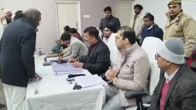 जौनपुर: कलेक्ट्रेट में आज जिलाधिकारी की अध्यक्षता में संपूर्ण समाधान दिवस का आयोजन किया गया, बीएसए पर हुए नाराज