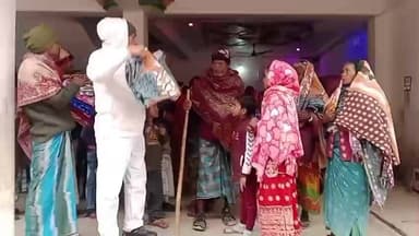 मनसाही प्रखंड के जयनगर में समाजसेवी तजमुल हक ने ठंड से बचाव के लिए असहाय जनों के बीच कंबलो का वितरण किया