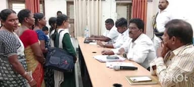 భద్రాచలం: భద్రాచలం ఐటిడిఏ కార్యాలయంలో యూనిట్ అధికారులతో కలిసి గిరిజన దర్బార్ నిర్వహించిన ప్రాజెక్ట్ అధికారి రాహుల్