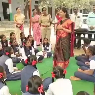 ಚಿತ್ತಾಪುರ: ಚಿತ್ತಾಪುರ ಪಟ್ಟಣದಲ್ಲಿ ವಿದ್ಯಾರ್ಥಿಗಳೊಂದಿಗೆ ಮಹಿಳಾ ಆಯೋಗದ ಅಧ್ಯಕ್ಷರಿಂದ ಸಂವಾದ