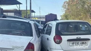 भोटा: भिड़ा के पास सड़क हादसे में अनियंत्रित कार ने दो वाहनों को मारी टक्कर, लगा लंबा जाम