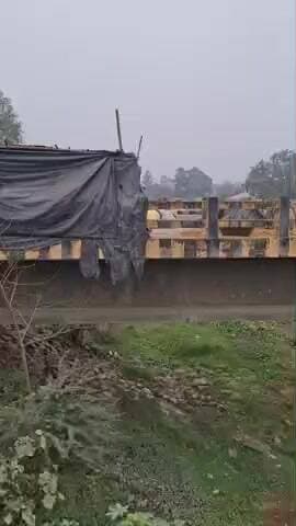 मोरवा: 9 सालों में भी शुरू नहीं हुआ चकपहार का पुल, लोगों को हो रही है भारी परेशानी