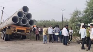 अंजनगाव सुर्जी: अंजनगाव-अकोट महामार्गावर भीषण अपघात; ट्रेलर-टाटा ४०७ मध्ये भीषण धडक;दोघे गंभीर जखमी