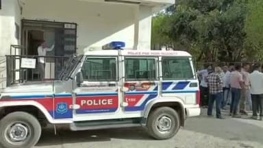 ગારિયાધાર: ગારીયાધાર તાલુકામાં રૂપિયા દસ લાખના ઉછીના મુદ્દે બે પક્ષો વચ્ચે તીવ્ર બોલાચાલી બાદ મારામારીની ઘટના બની છે.