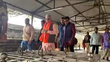 শালবনি: বিজেপির মঙ্গল কামনায় শালবনির কর্নগর মন্দিরে পুজো দিলেন দিলীপ ঘোষ