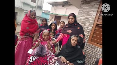 मेहरमा: बढ़ती ठंड को देखते हुए जिपसदस्य कदमी देवी द्वारा कमल का वितरण किया गया