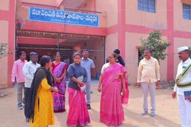 గజ్వేల్: కొండపాక మండలం మర్పడగ గ్రామంలో ప్రభుత్వ పాఠశాలను, పీహెచ్సీని పరిశీలించిన జిల్లా కలెక్టర్ హైమావతి