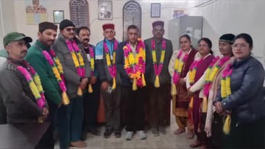 राजगढ़ी: बहुद्देशीय सहकारी समिति के शपथ ग्रहण समारोह में प्रबंध समिति के नव निर्वाचित सदस्यों को दिलाई गई शपथ