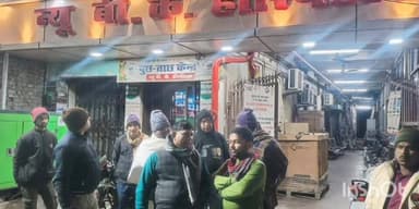 देसरी: देसरी के आजमपुर गांव निवासी रौशन कुमार की माताजी की तबीयत खराब होने पर राजापाकर विधायक महेंद्र राम ने की मुलाकात