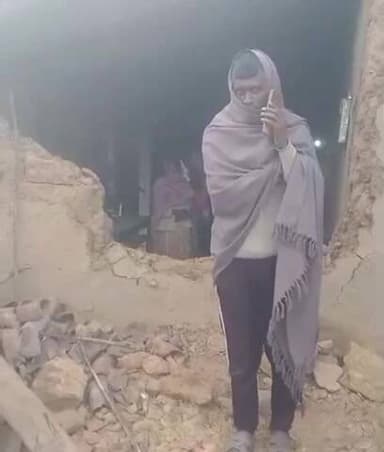 चिनिया: जंगली हाथी का तांडव: खपरैल घर जमींदोज, अनाज और सामान बर्बाद