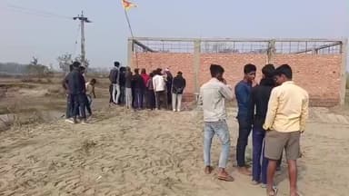 नौतन: अहिर टोली बैदा में छात्रों और युवाओं का सराहनीय श्रमदान, गैरमजरुआ जमीन पर बना खेल मैदान