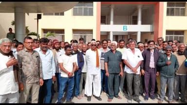 માળીયા: માળિયા (મી.) તાલુકામાંથી નીકળતી હેવી વીજલાઈનના વળતર મુદ્દે મોટી સંખ્યામાં ખેડૂતોનું કલેક્ટરને આવેદન