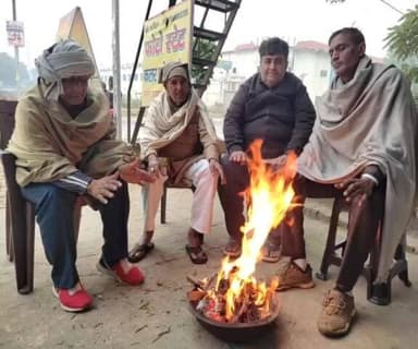 कुरसाकांटा: कुर्साकांटा प्रखंड में जारी शीतलहर ने लोगों की दैनिक दिनचर्या को किया प्रभावित