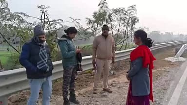 सिंघिया: सिंघिया रोसड़ा मुख्य सड़क एसएच 88 पर शिकायत मिलने पर मामले की जांच करने पहुंची पुलिस