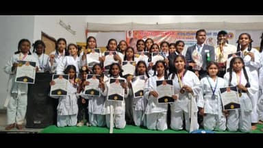 మంథని: నేషనల్ ఓపెన్ కరాటే పోటీల్లో దర్యాపూర్ ఆదర్శ పాఠశాల విద్యార్థుల ప్రతిభ., బంగారు వెండి కాంస్య పథకాలు సాధించిన విద్యార్థులు