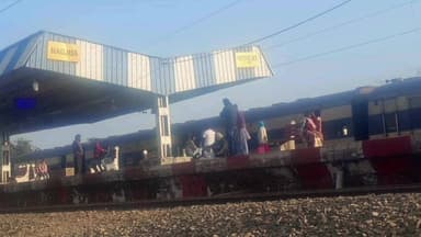 कैरो: रांची-लोहरदगा रेल खंड पर नगजुवा स्टेशन तक ही चली मेमू ट्रेन, यात्रियों को हुई परेशानी