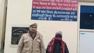 मिलक: हप्पू गांव से अवैध शराब की तस्करी के मामले में पुलिस ने एक वांछित अभियुक्त को गिरफ्तार कर कोर्ट में पेश किया