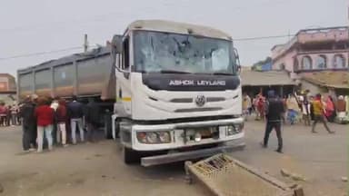 हिरणपुर: हिरणपुर पाकुड़ लिंक पथ के तारापुर में ट्रेलर की चपेट में आने से एक साल का बच्चा गंभीर रूप से घायल