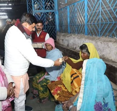 मुख्यमंत्री डॉ. मोहन यादव ने विगत रात भोपाल के तलैया स्थित रैन बसेरा का निरीक्षण किया और वहां ठहरे नागरिकों से व्यवस्थाओ...