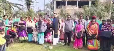 अमड़ापाड़ा: कथावाचक रवि शंकर ने लोगों को कंबल बांटे, ज़रूरतमंदों के चेहरे खिले