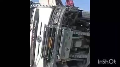 અમીરગઢ: દાતાના આંબાઘાટી નજીક ડમ્પર પલટી મારતા અકસ્માત સર્જાયો