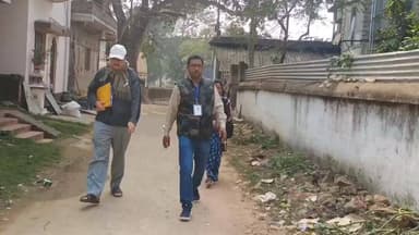 গোপীবল্লভপুর ১: গোপীবল্লভপুর ব্লকে বয়স্ক ও বিশেষ ভাবে সক্ষম ব্যক্তিদের বাড়ি বাড়ি গিয়ে SIR এর শুনানি প্রকৃয়া শুরু করল নির্বাচন কমিশন