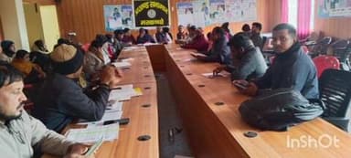 मरकच्चो: मरकच्चो प्रखंड के सभागार में पंचायत समिति की बैठक सोमवार शाम 4 बजे तक चली