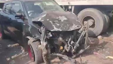 बगोदर: बगोदर चौराहा पर कार और पिकअप वैन की टक्कर, एक व्यक्ति घायल