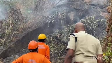 കാഞ്ഞിരപ്പള്ളി: മുണ്ടക്കയം ബസ് സ്റ്റാൻഡിൽ സമീപം പുരയിടത്തിന് തീപിടിച്ഛ് കത്തി നശിച്ചു