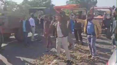 শদিয়া: শদিয়াৰ ৰাজপথত আলুৰ উচিত মূল্যৰ দাবীত খেতিয়কৰ প্ৰতিবাদ