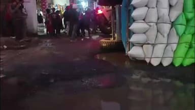 फुल्लीडूमर: केंदुआर बाजार में धान से लदा ट्रैक्टर ट्रॉली पलटा, बड़ा हादसा टला