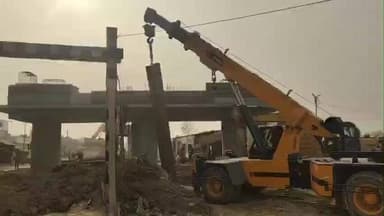 बदलापुर: भलुवाही में स्थित श्रीकृष्णा नगर रेलवे क्रॉसिंग पर बन रहे ओवर ब्रिज के निर्माण कार्य का विधायक ने किया निरीक्षण