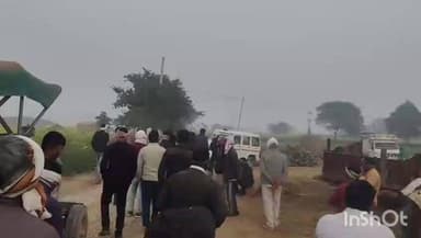 सेपउ: ग्रामीणों ने सड़क निर्माण कार्य रुकवाया, घटिया डामरीकरण का लगाया आरोप और किया प्रदर्शन