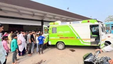 पारोळा: हनुमंत खेडे येथील एका वृद्धाच्या छातीत दुखू लागल्याने त्यांना त्वरित रुग्णवाहिकेद्वारे रुग्णालयात दाखल केले