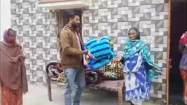 धालभूमगढ़: हरिंनधुकड़ी में उप मुखिया सुजन मन्ना द्वारा बुजुर्गों के बीच कंबल वितरित