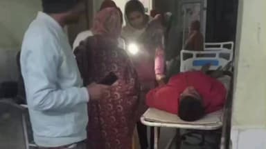 वज़ीरगंज: वज़ीरगंज थाना क्षेत्र में सड़क दुर्घटना, साइकिल और बाइक सवार गंभीर रूप से घायल