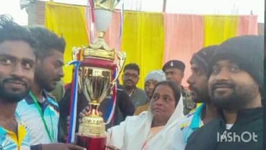 नावाडीह: फुलवाटांड़ में भलमारा प्रीमियर लीग के अंतिम दिन पूर्व मंत्री बेबी देवी शामिल हुईं