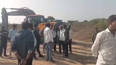 સાવલી: સાવલીના મેવલી ગામે ગેરકાયદેસર માટી ખનન સામે ગ્રામજનોનો ઉગ્ર વિરોધ, અધિકારીઓ પર મીલીભગતના ગંભીર આક્ષેપ