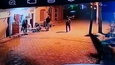 bandook se dusre ko marne ki koshish kari lekin bach gaya aadmi goli ki fire sumit pandit goli chalane wale