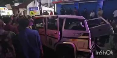 അടൂര്: അടൂർ നയനം തീയേറ്ററിന് സമീപം നിയന്ത്രണം നഷ്ടപ്പെട്ട KSRTC ബസ് പോലിസ് ജീപ്പിൽ ഇടിച്ച് കയറി അപകടം