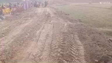 गड़हनी: नगर पंचायत के धमनियां गांव में ₹12 लाख की लागत से सड़क निर्माण कार्य शुरू हुआ