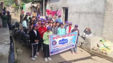 डग: भवानीमंडी के राजकीय बिड़ला महाविद्यालय के विद्यार्थियों ने गोद ली गई बस्तियों में जागरूकता कार्यक्रमों का आयोजन किया