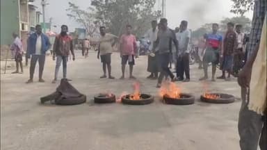 ଧରାକୋଟ: ମହୁଲି ଗ୍ରାମରେ ଶ୍ରମିକ ଉପରେ ମାଡିଗଲା ଟ୍ରାକ୍ଟର,ମେଡିକାଲ ରେ ଶ୍ରମିକ ଙ୍କ ମୃତ୍ୟୁ,ଚିକିତ୍ସା ଅବହେଳାରୁ ମୃତ୍ୟୁ ଅଭିଯୋଗ ଆଣି ରାସ୍ତାରୋକ