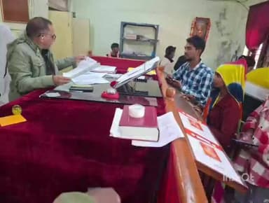 मेघनगर: राणापुर तहसील न्यायालय में एईआरओ ने विशेष गहन पुनरीक्षण के तहत नो मैपिंग वाले आवेदकों की सुनवाई की