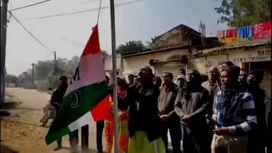 কাশীপুর: কংগ্রেসের অঞ্চল সভাপতিকে নিজেদের নেতা হিসাবে ঘোষণা তৃণমূলের,অস্বীকার কংগ্রেস নেতার!শোরগোল কাশীপুরের রাজনৈতিক মহলে