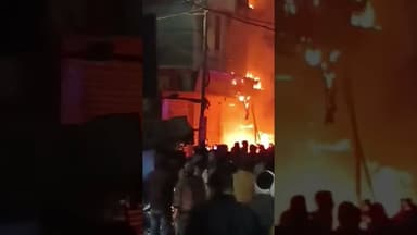 अंबिकापुर के एक मोबाइल दुकान में लगी भीषण आग #duet #khabartamariindia #news #bollywoodsongs