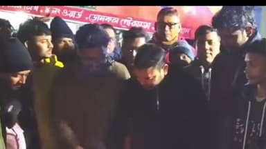 ডোমকল: ডোমকল পৌরসভার আট নম্বর ওয়ার্ডে মিলন শেখে নেতৃত্বে মমতা ব্যানার্জির জন্মদিনে শীতবস্ত্র বিতরণ