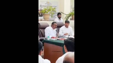 शिरूर कासार: आमदार सुरेश धस यांनी शिरूर कासार पंचायत समितीमध्ये आढावा बैठक घेतली
